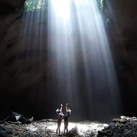 Отель Camp La Gruta Del Duende Куэцалан-дель-Прогресо Экстерьер фото