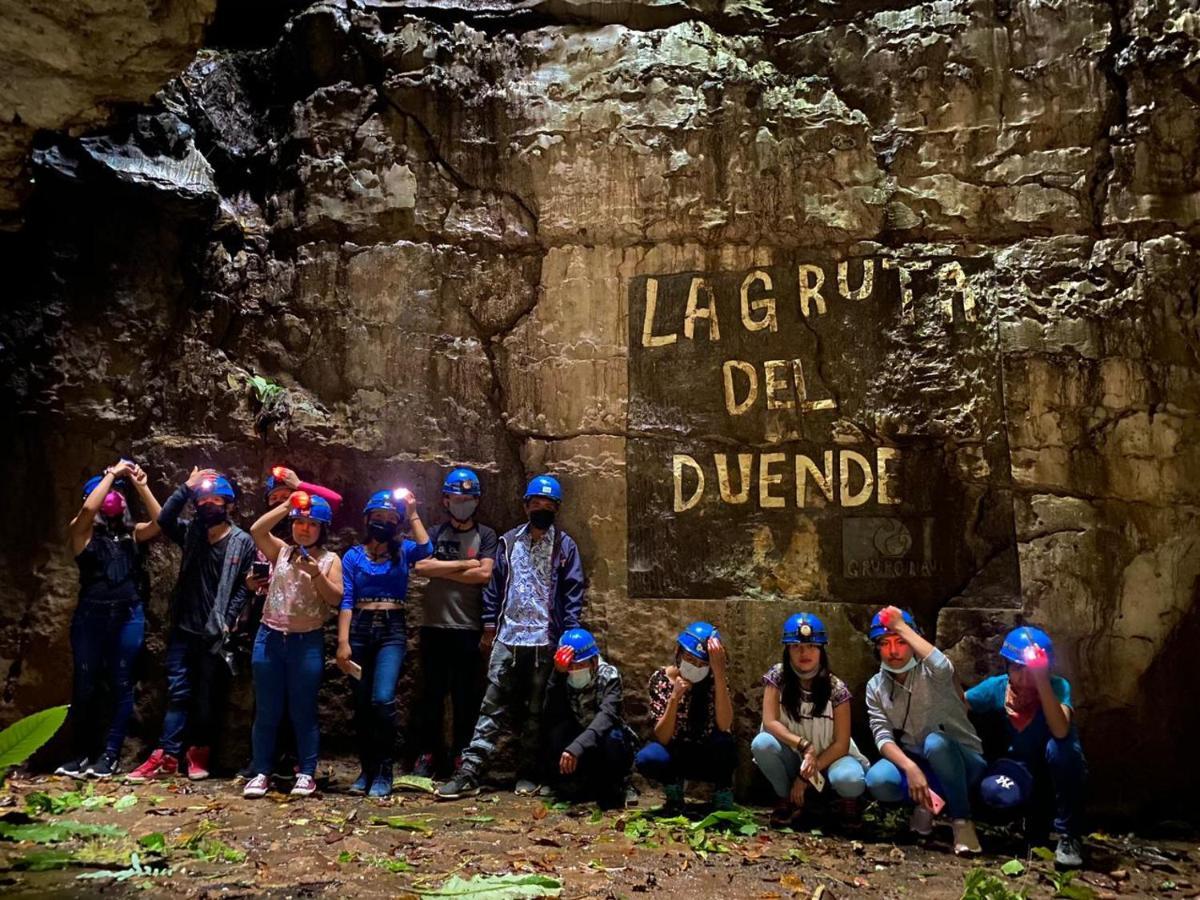Отель Camp La Gruta Del Duende Куэцалан-дель-Прогресо Экстерьер фото
